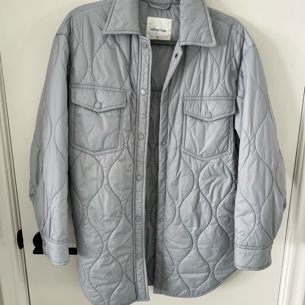 Aritzia Wilfred Free Quilted shirt jacket in blue grey - Picture 1 of 2